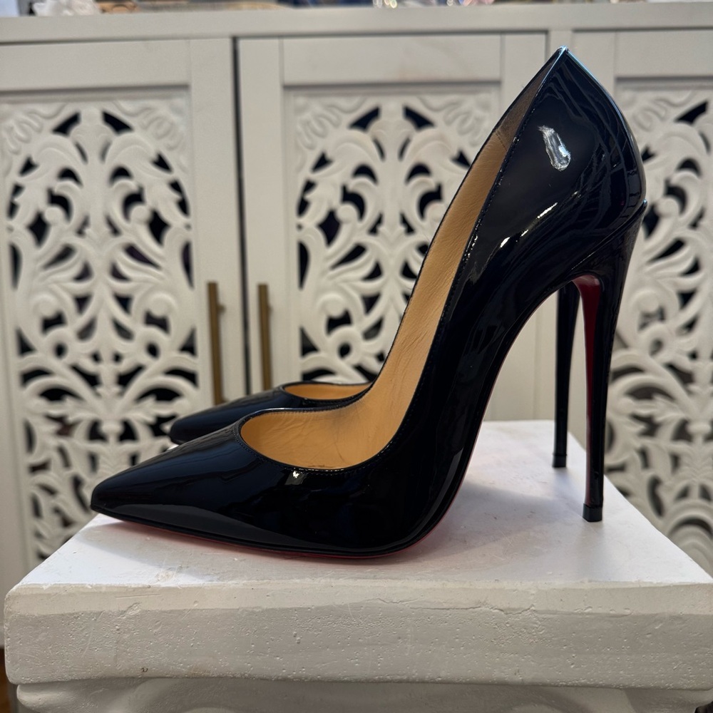 Christian Louboutin So Kate Patent Pumps in Black